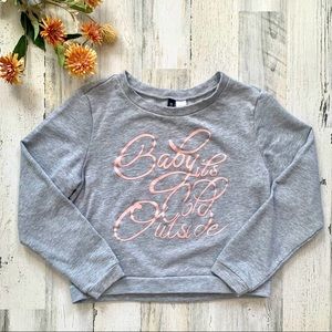 H&M | BABY IT’S COLD OUTSIDE CROPPED SWEATSHIRT
